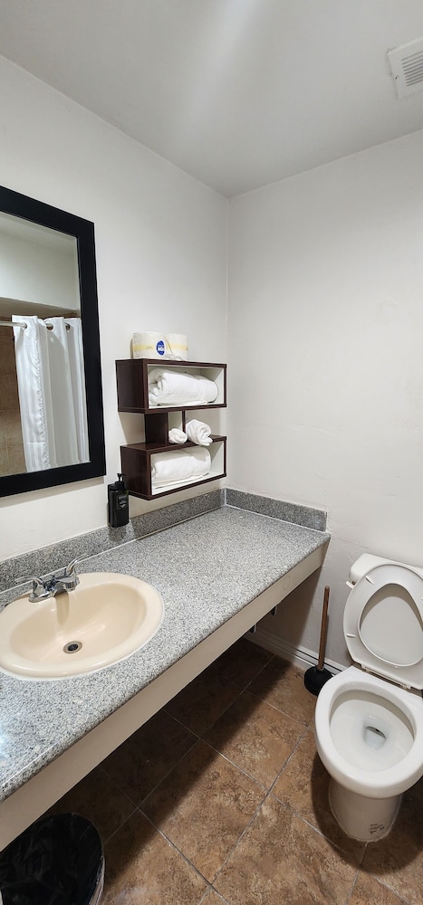 B&J Hotel and Apartment - photo 28