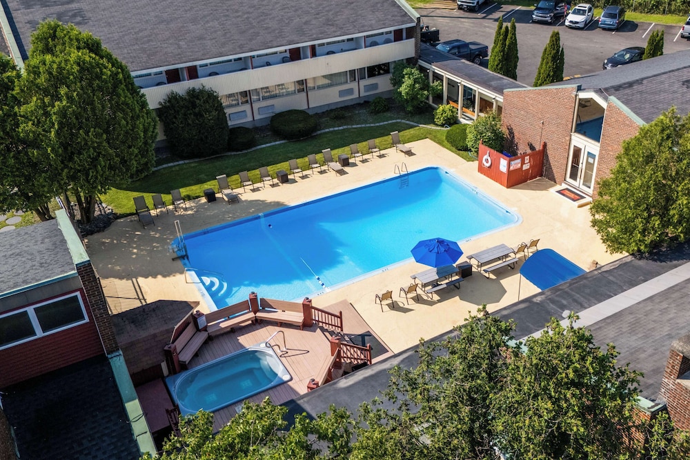 Fireside Inn & Suites Waterville - photo 2