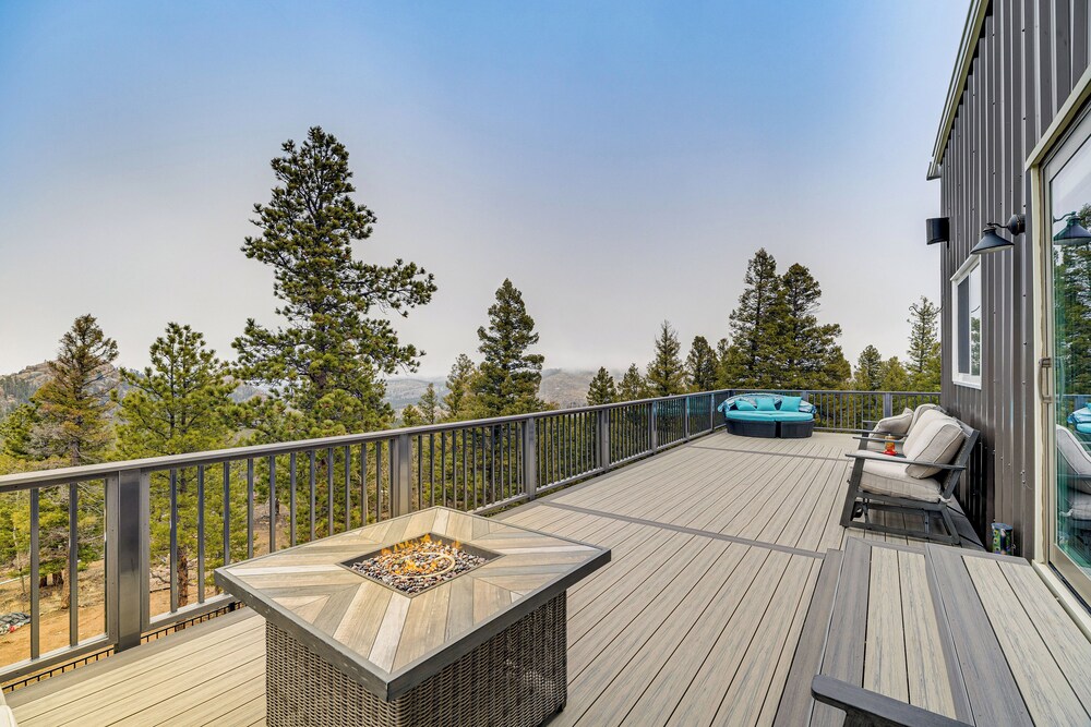 Florissant Home W Hot Tub Putting Green And Views 19742079 — Florissant