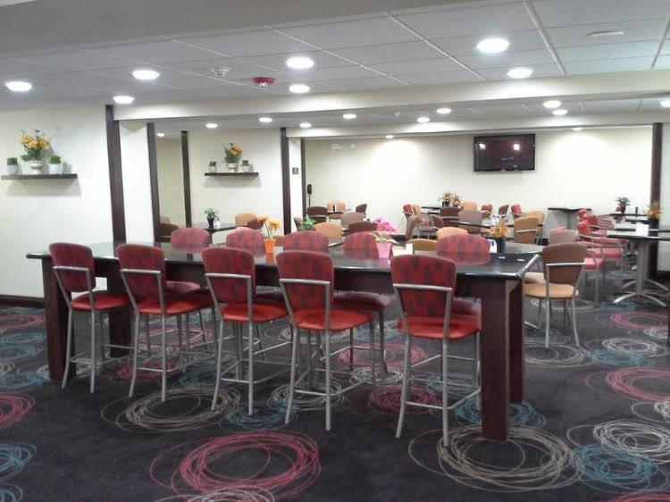 Ramada Inn - photo 7