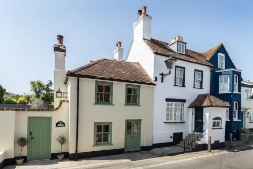 Quaint 18th Century Cottage in Lymington — 4-Star Luxury Hotel in Lymington, United Kingdom