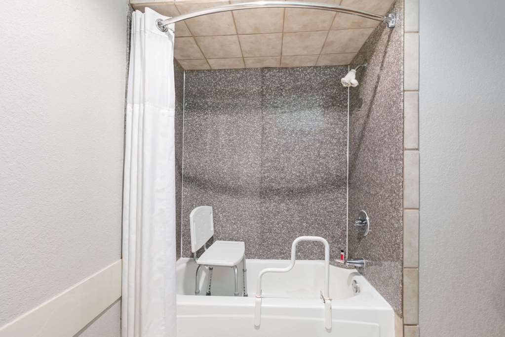 Ramada by Wyndham Oklahoma City Airport North - photo 7