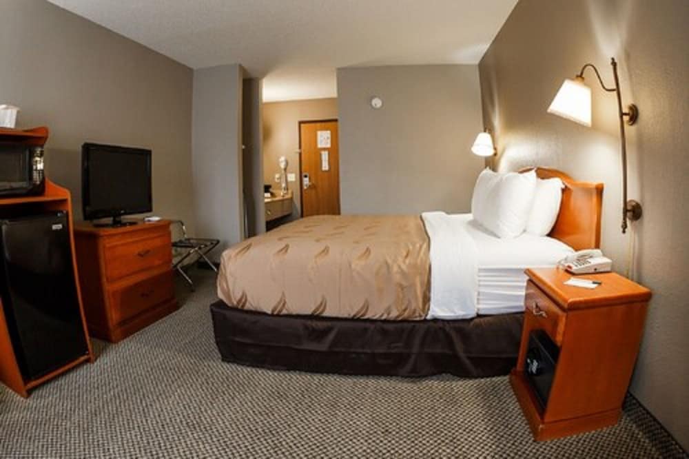 Quality Inn Burlington near Hwy 34 - photo 4