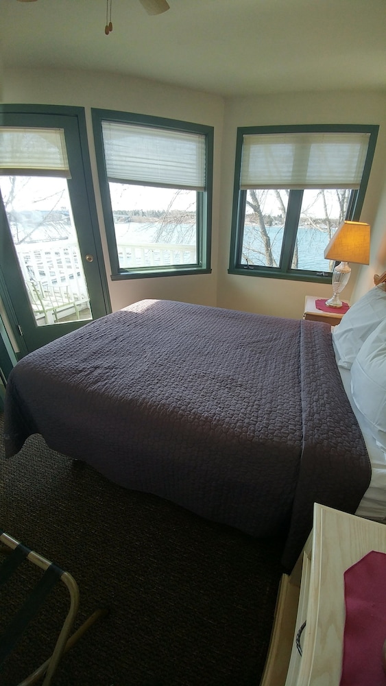 Snug Harbor Inn - photo 33