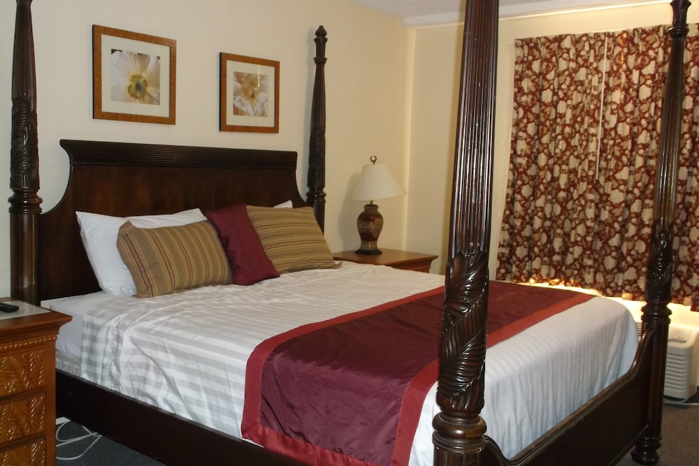 Days Inn & Suites by Wyndham Lake Okeechobee - photo 10