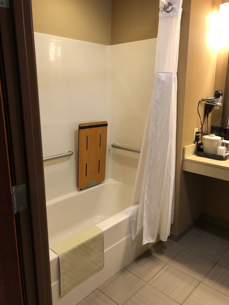Country View Inn & Suites - photo 24