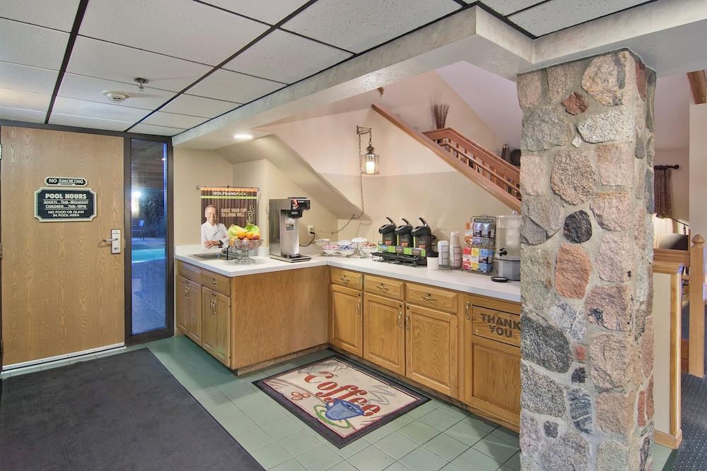 Boarders Inn & Suites by Cobblestone Hotels Faribault - photo 55