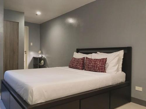 Penthouse 1BR Loft WIFI up to 100mbps Cozy — 4-Star Luxury Hotel in Cebu City, Philippines