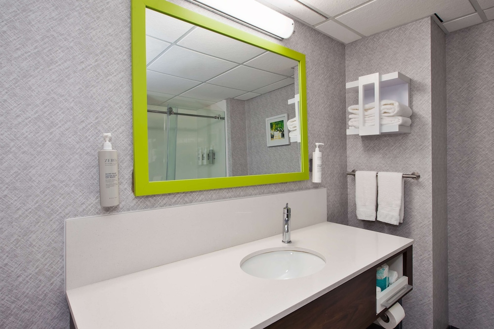 Hampton Inn & Suites Cleveland Airport Middleburg Heights - photo 36