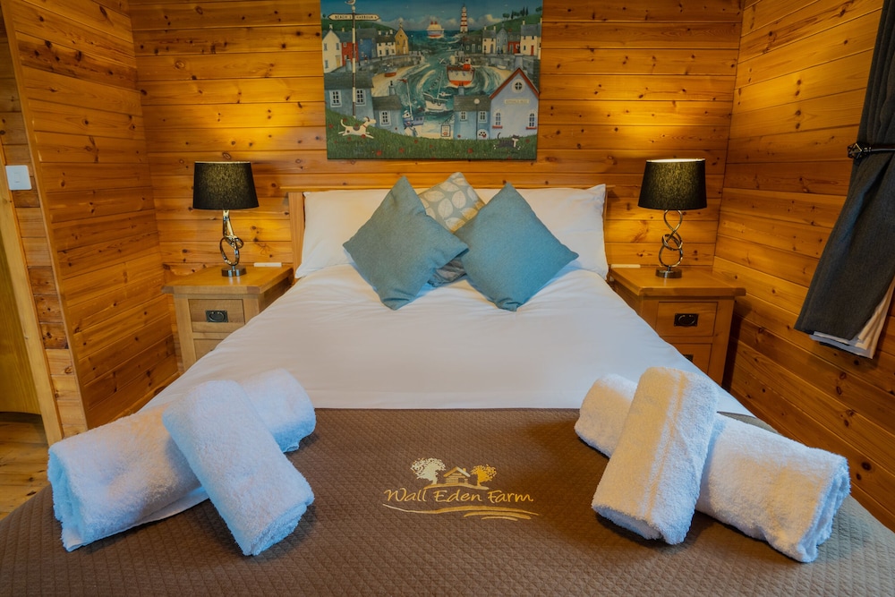 Wall Eden Farm Luxury Log Cabins and Glamping — 4-Star Luxury Hotel in Highbridge, United Kingdom