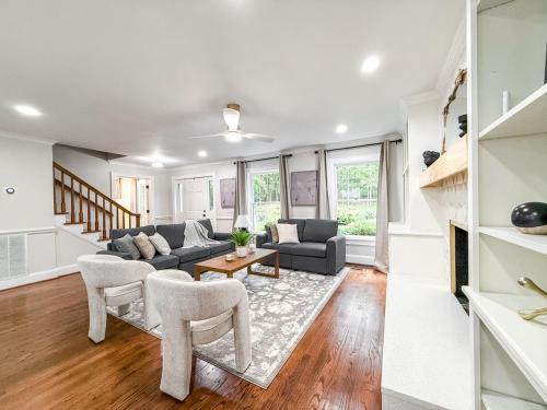 Beautiful Estate in 4 acres of land in Chapel Hill — hotel in Chapel Hill