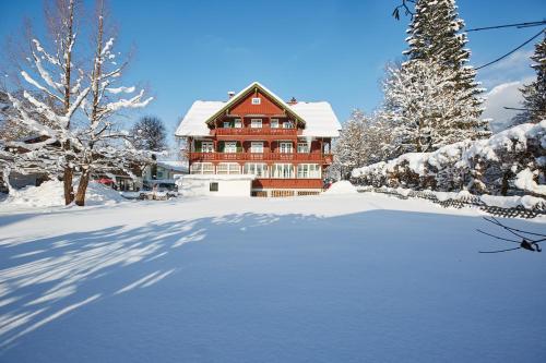 Haus Castell — 4-Star Luxury Hotel in Oberstdorf, Germany
