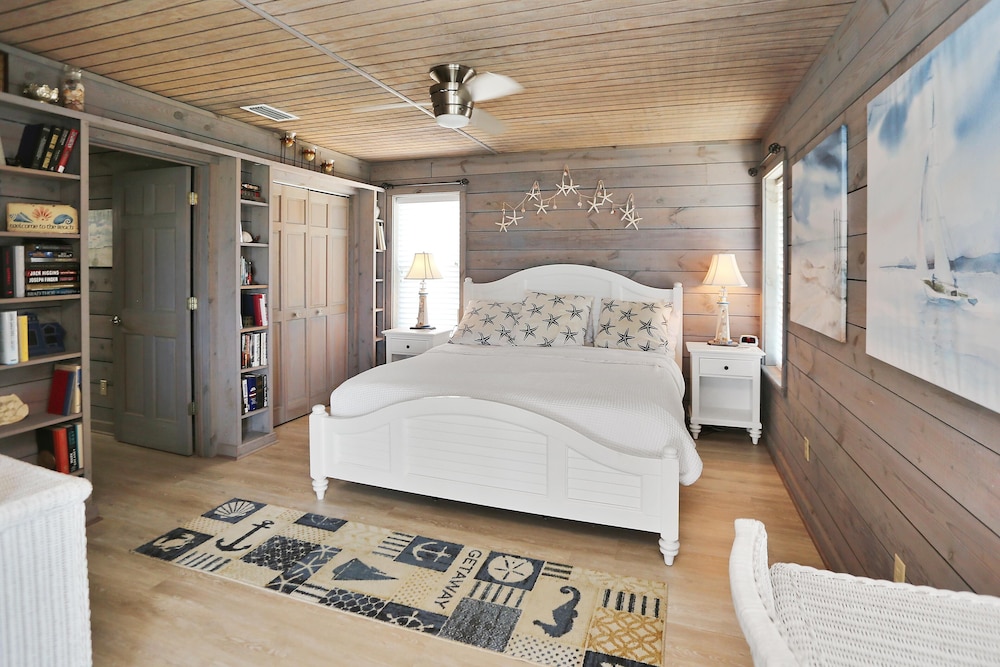 Coastawhile by Pristine Properties Vacation Rentals — 4-Star Luxury Hotel in Port Saint Joe, United States