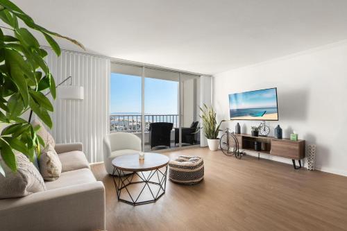 The violet Santa Monica highrise beach front&view — 4-Star Luxury Hotel in Los Angeles, United States