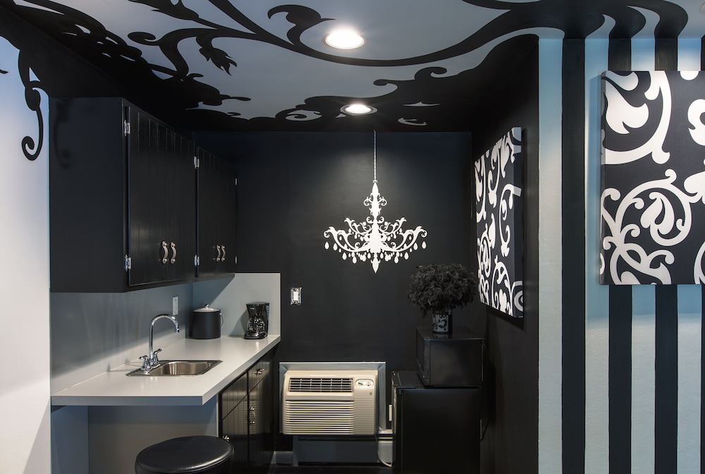 The Roxbury - photo 15