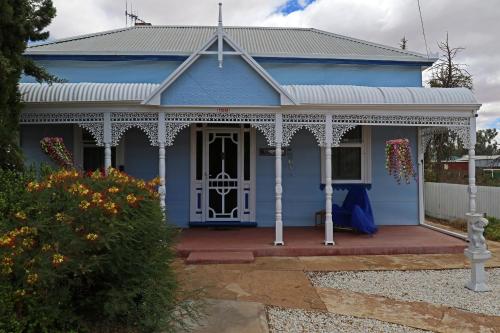 Ella's Place — 4-Star Luxury Hotel in Broken Hill, Australia