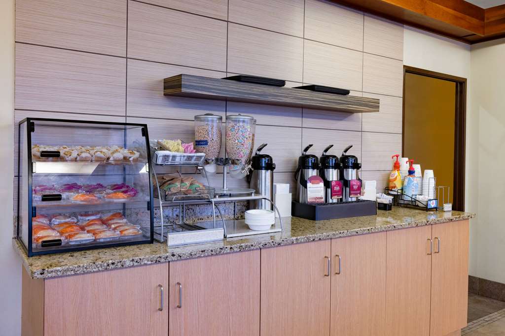 La Quinta Inn & Suites by Wyndham Helena - photo 22