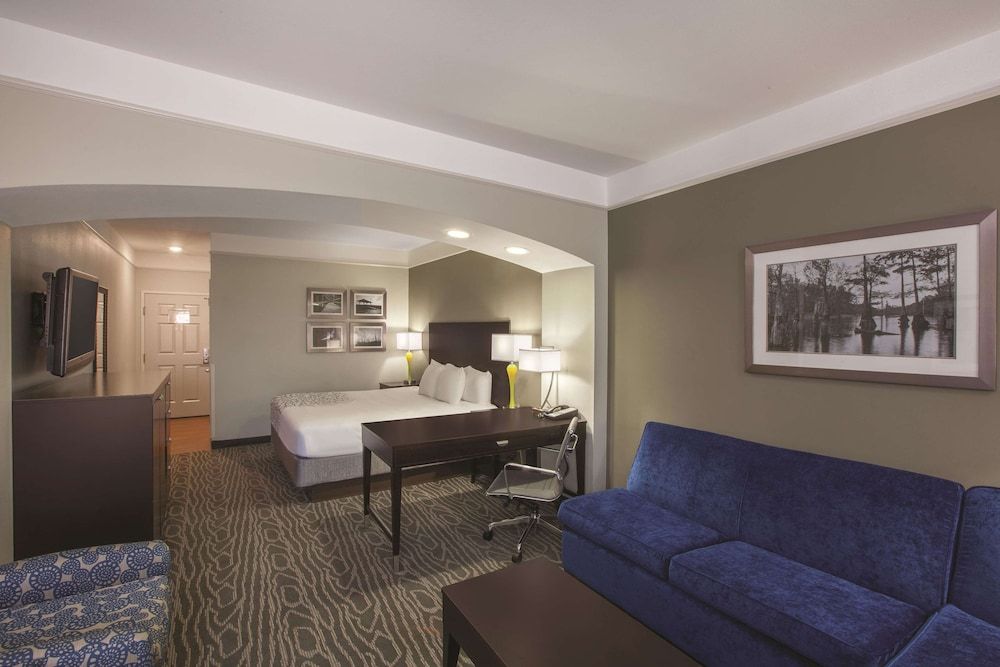 La Quinta Inn and Suites by Wyndham Lake Charles Casino Area - photo 20
