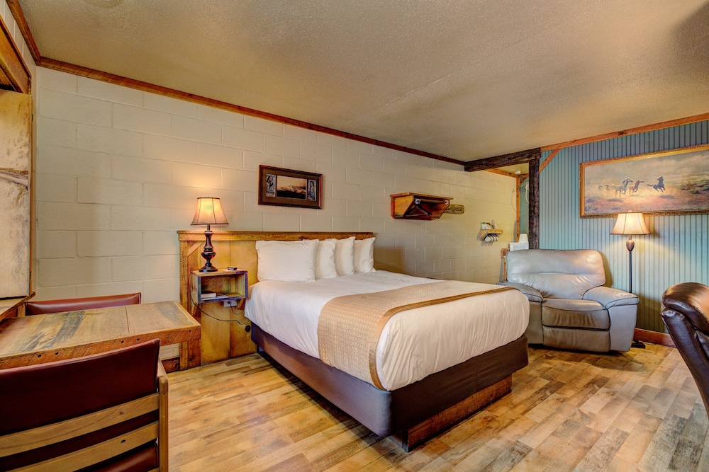 Holiday Motel and RV Park - photo 3