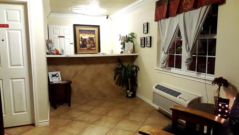 Cedar Creek Inn — Bertram — photo 2