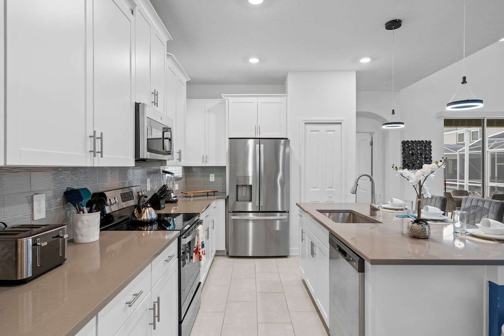 Chic Spacious 5BR Retreat Near Disney - photo 16