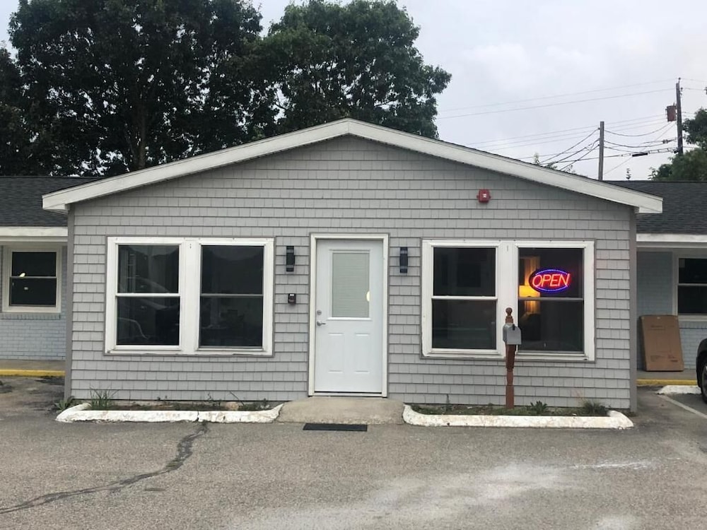 Sand Dollar Inn in Westerly, United States