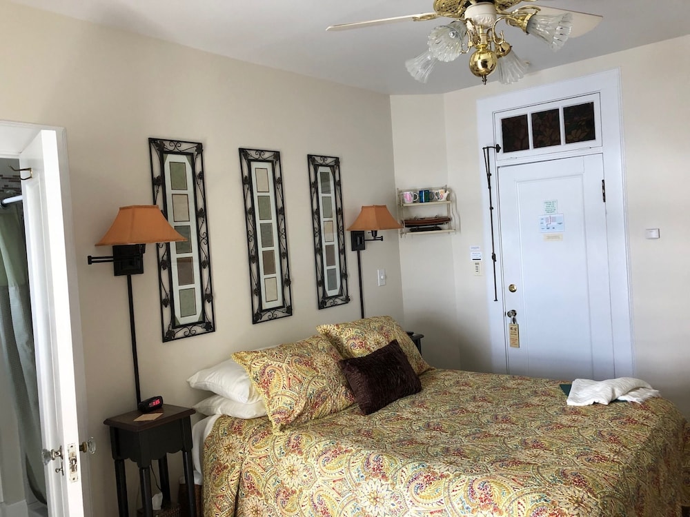 Boathouse Waterfront Lodging - photo 9