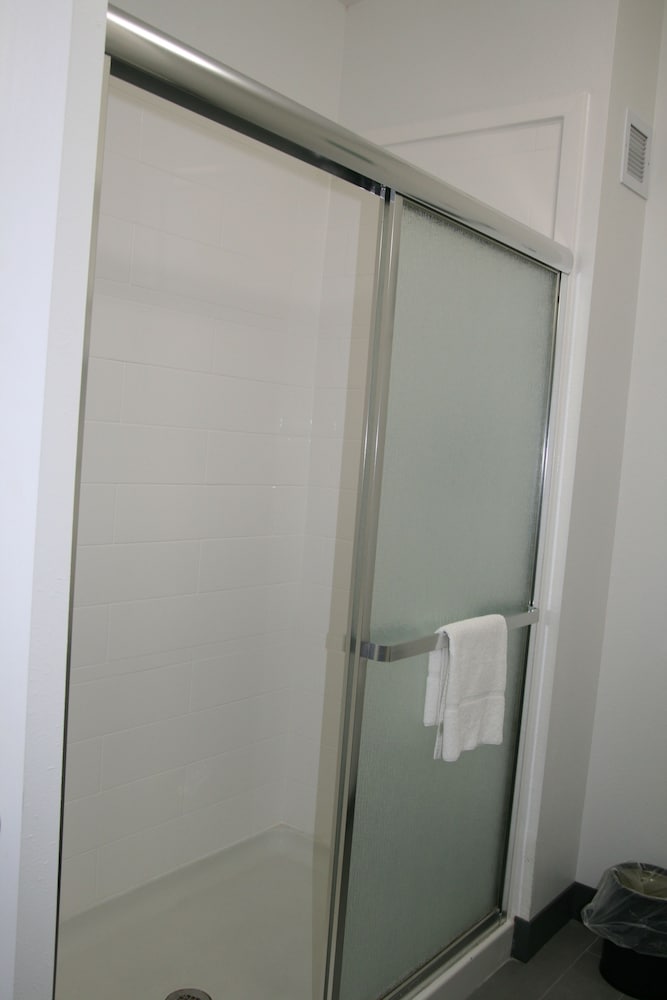 Hampton Inn Clarion - photo 45