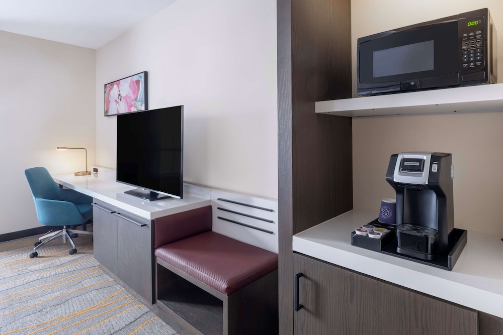 Hilton Garden Inn Pomona Chino - photo 21