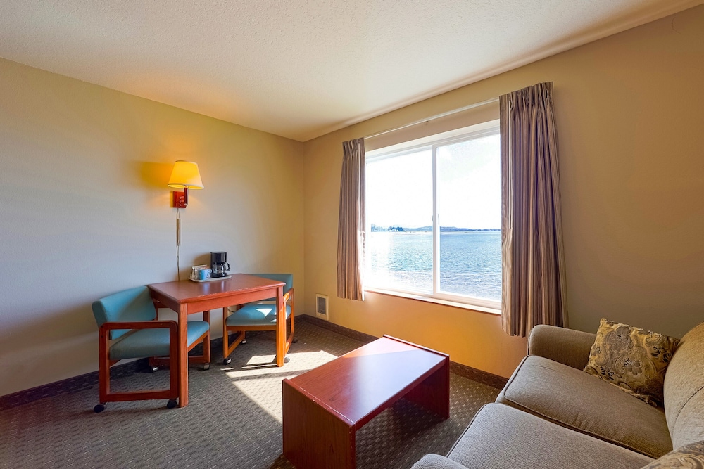 Siletz Bay Beachfront Hotel by OYO Lincoln City - photo 82