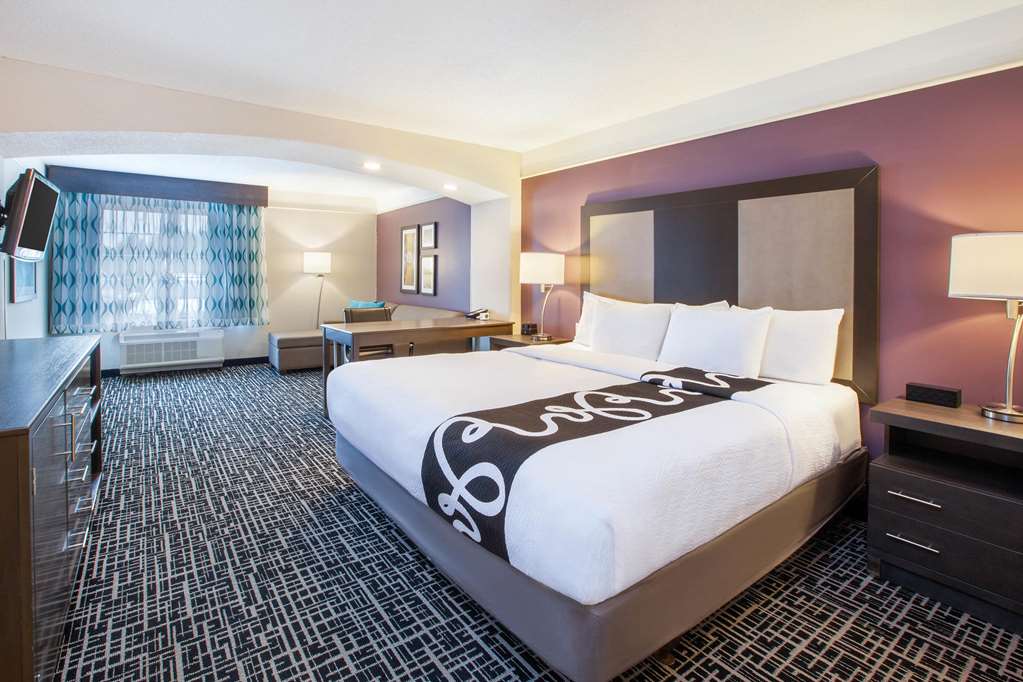 La Quinta Inn & Suites by Wyndham Cincinnati Airpt Florence - photo 8