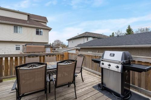 Prairie Oasis I Sleeps 16 l BBQ & Patio l Smart TV — Sylvan Lake — photo 5