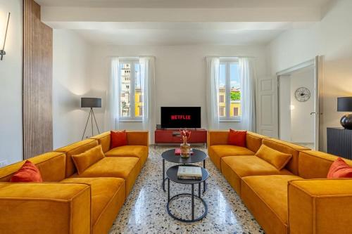 Lussuoso Appartamento Con Vista Ghirlandina — 4-Star Luxury Hotel in Modena, Italy