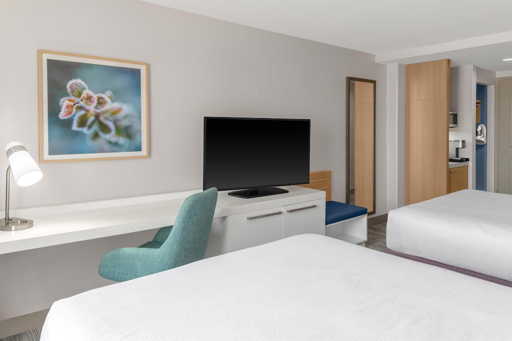 Hilton Garden Inn Queens JFK Airport - photo 7