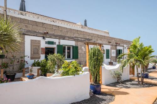 Casa Drago Villa Perenquén — 4-Star Luxury Hotel in Guia De Isora, Spain