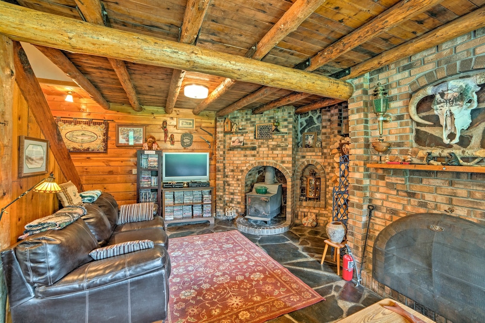 Sasquatch Inn Retreat Near Fishing and Hunting — hotel in Butte