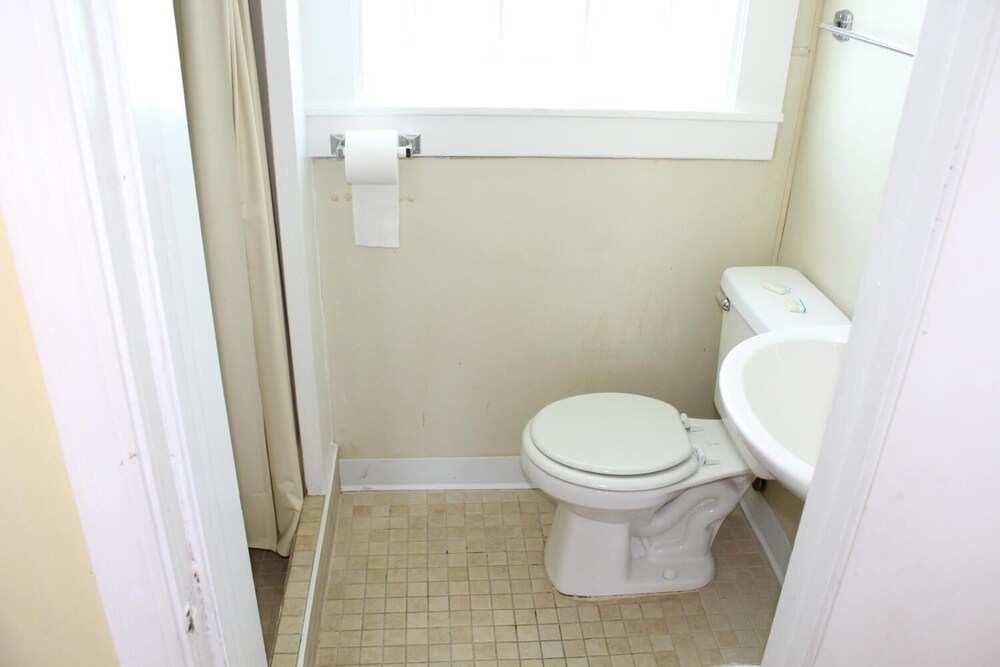 Crest Motel - photo 20