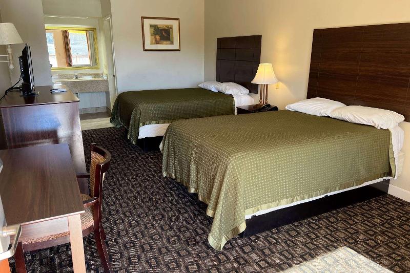 Days Inn & Suites by Wyndham Brewton - photo 19