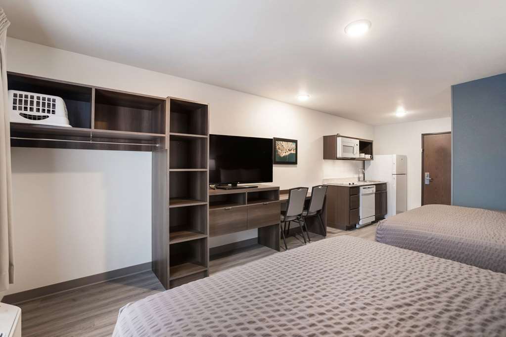 WoodSpring Suites Detroit Madison Heights - photo 22
