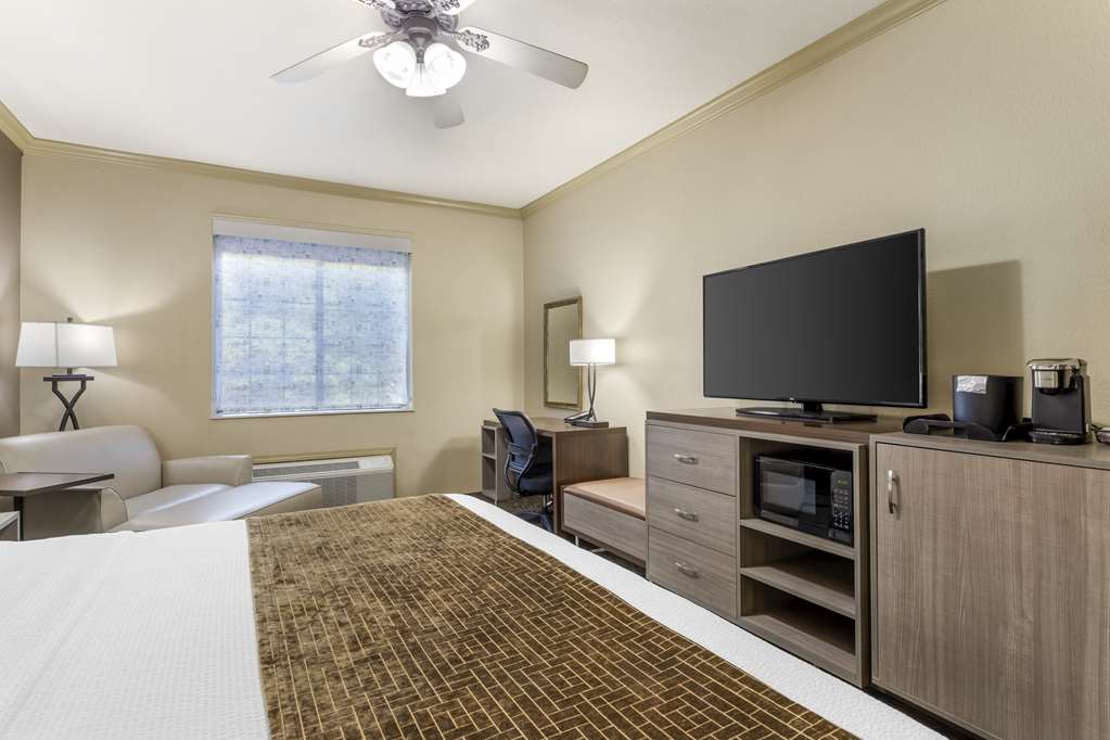 Best Western Plus Crown Colony Inn & Suites - photo 29
