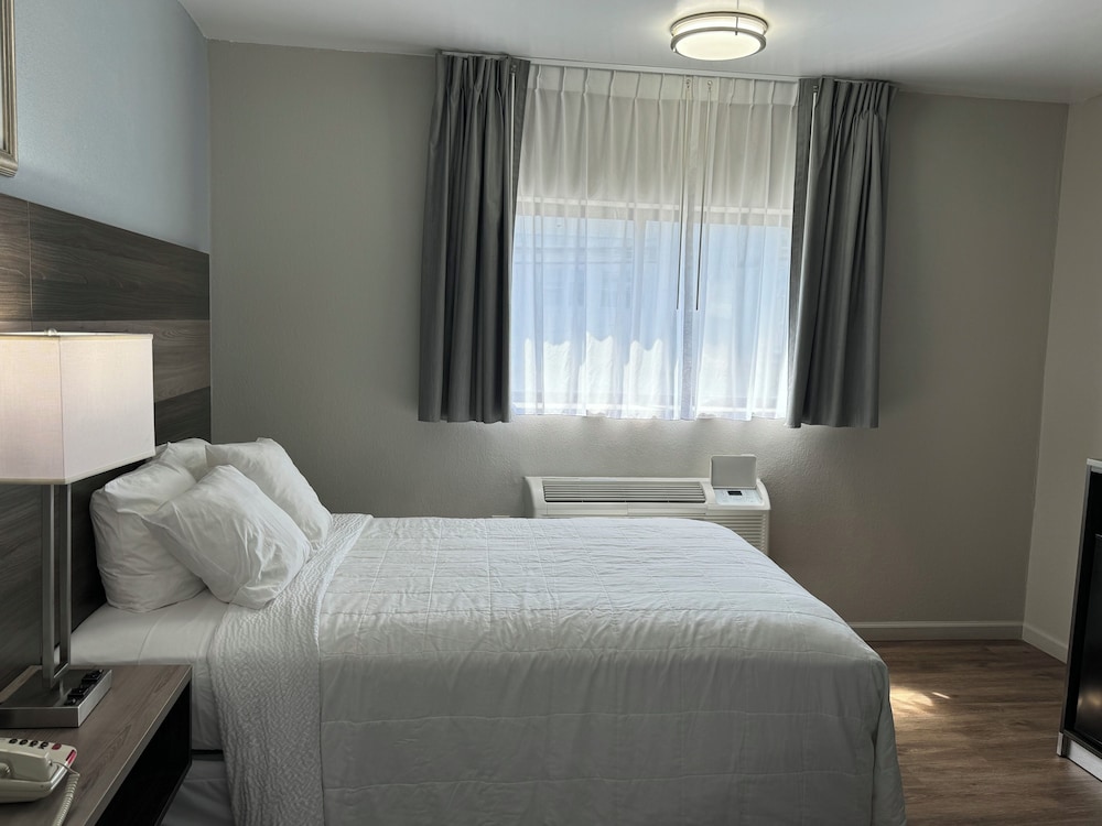 Ritz Motel - photo 11