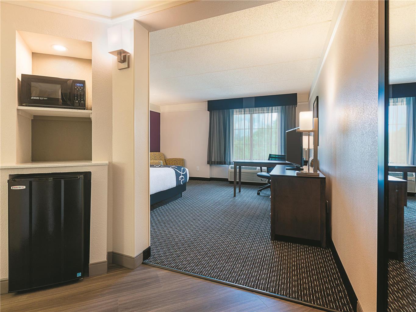La Quinta Inn & Suites by Wyndham Atlanta Alpharetta - photo 15