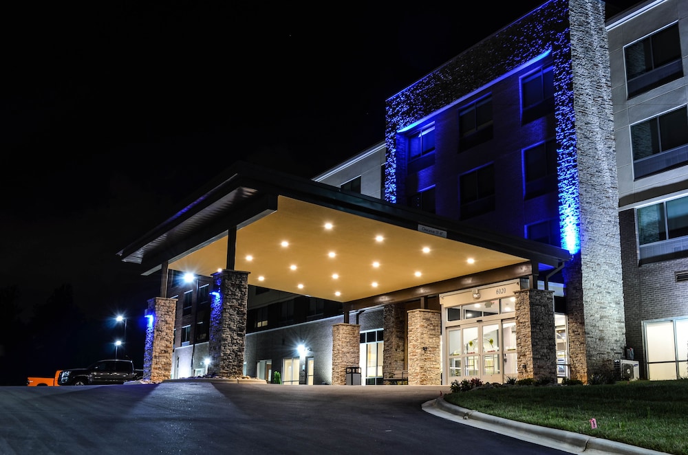 Holiday Inn Express & Suites Charlotte NE University Area by IHG - photo 64