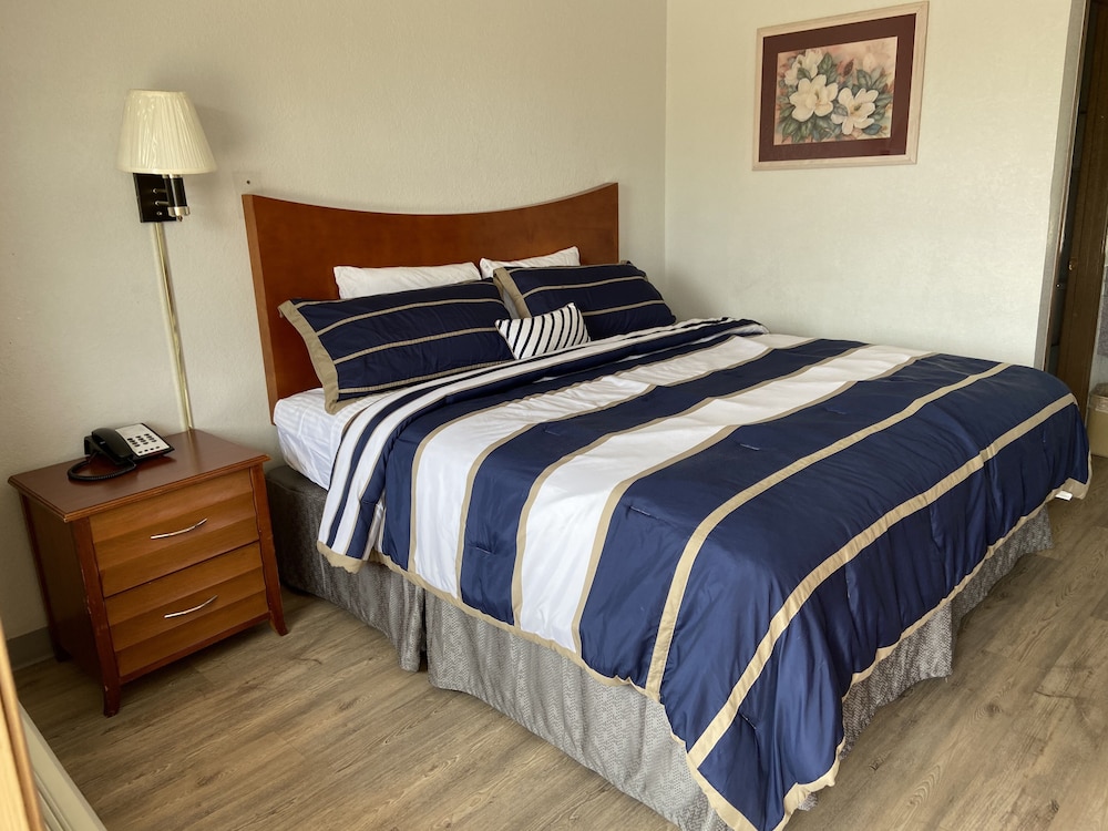 Colonial Inn - photo 13