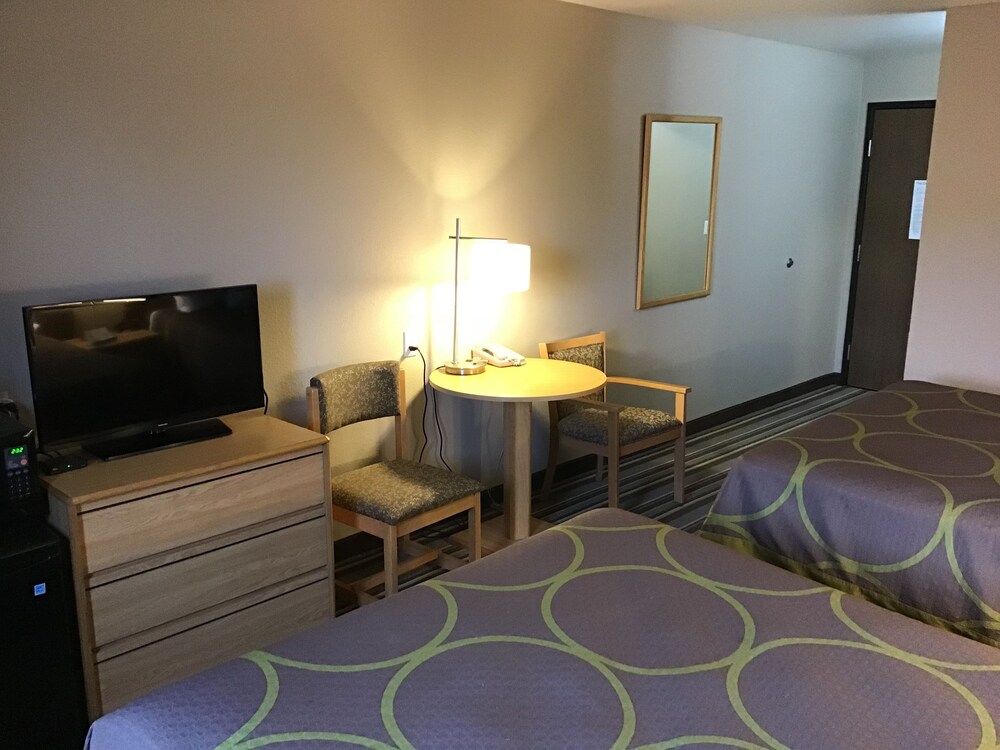 Super 8 by Wyndham Dillon - photo 10