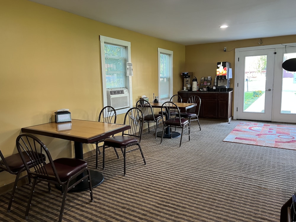 The Putney Inn - photo 16