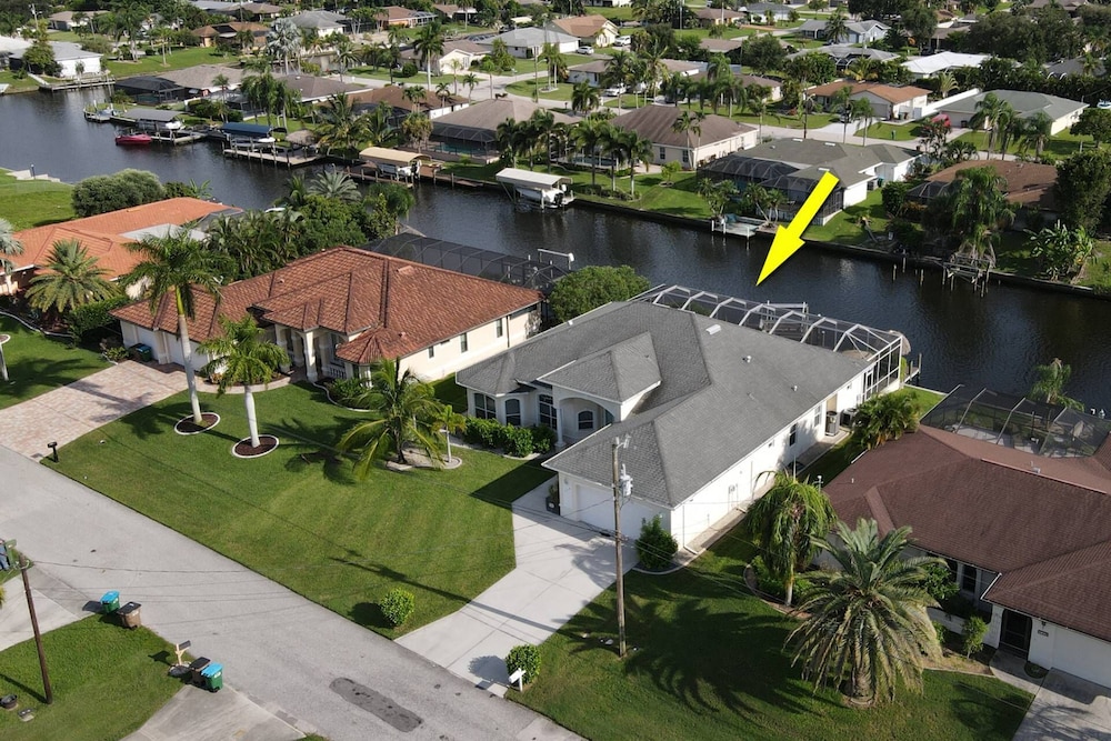 536 Se 33rd St - last minute hotel in Cape Coral