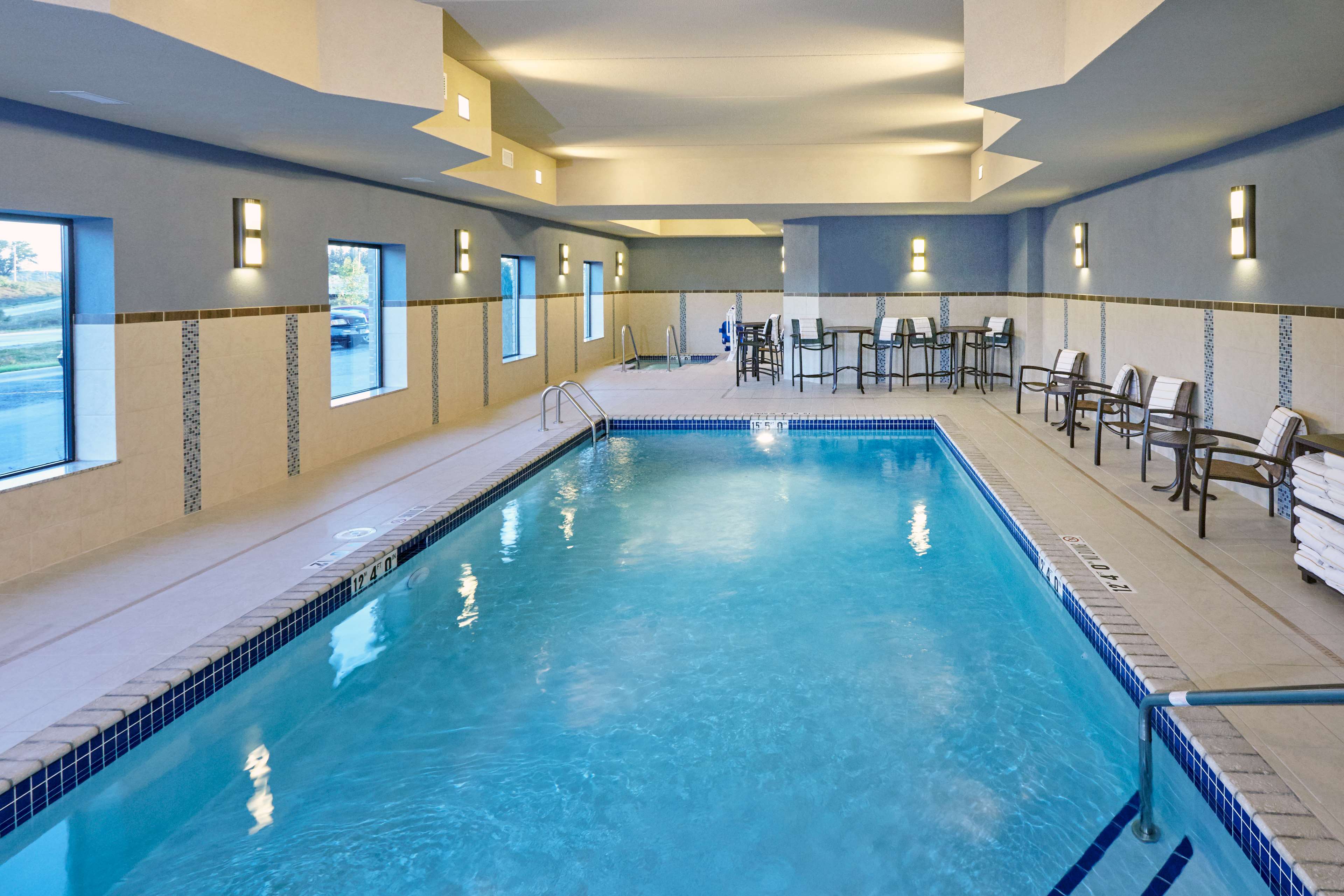 Hampton Inn & Suites Milwaukee Franklin - photo 4
