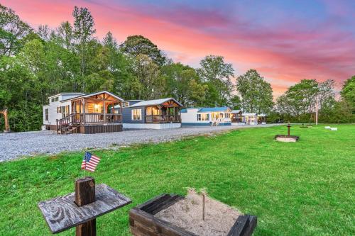 6 A Little Wanderlust Lux Tiny House Firepit Boat Parking 5 Mins to Lake Downtown — 4-Star Luxury Hotel in Guntersville, United States