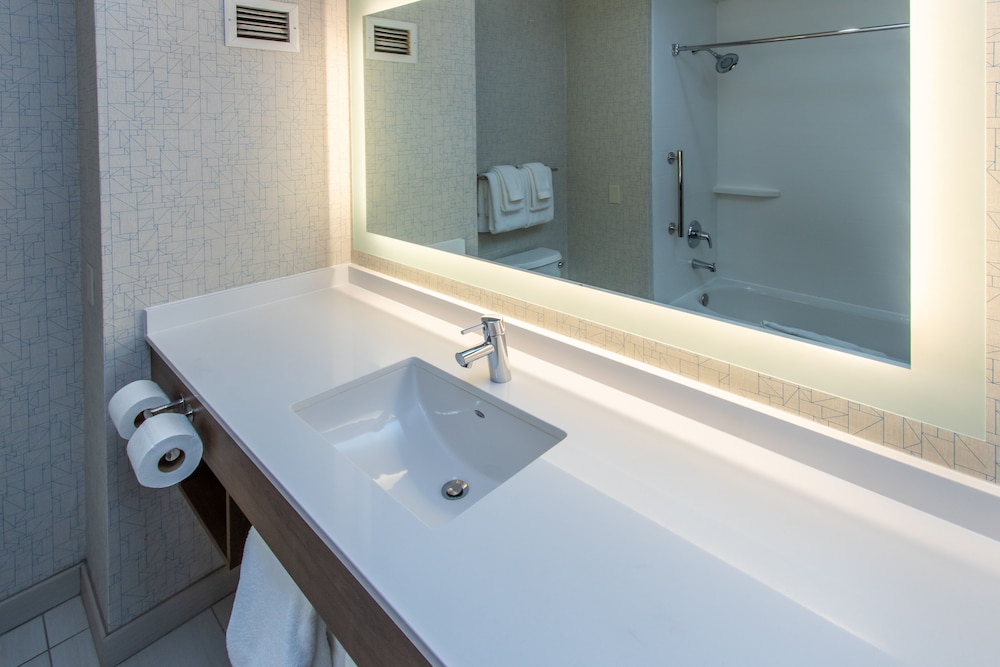 Holiday Inn Express Hotel & Suites Roseville Galleria Area by IHG - photo 64